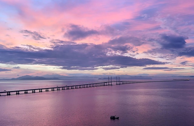 Breathtaking Sea & Bridge Views with Space, Amenities and Facilities !