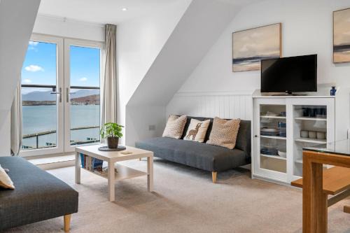 Breathtaking Sea Views - Luxury 2 BD Apt