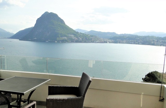 Breathtaking View for a Romantic Stay