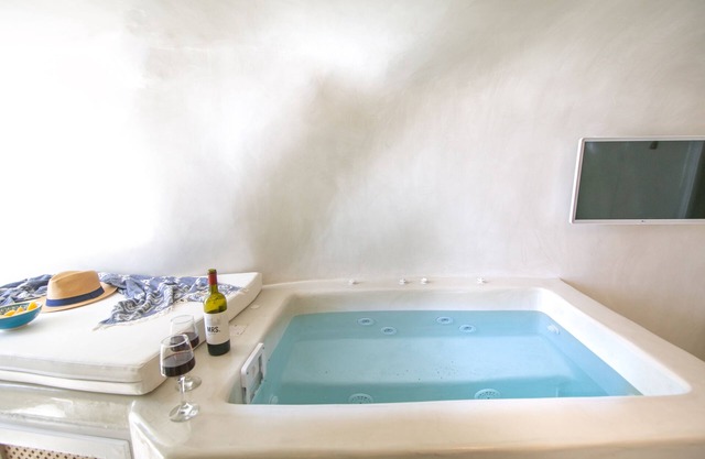 breathtaking view with jacuzzi ,fully equiped ,made from scratch