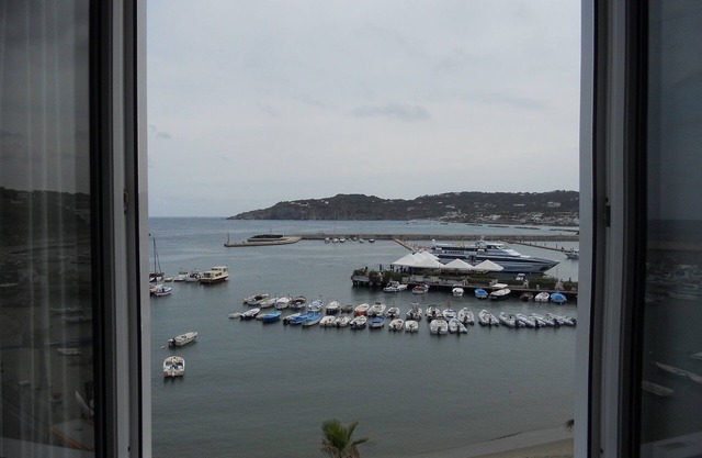 Breathtaking views central location, THE TOWER ON THE PORT is waiting for you.