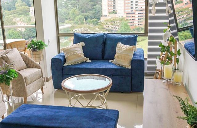 Breathtaking views in El Poblado! Pool, sauna, and gym with 24/7 security.