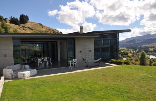Breathtaking views over the Wakatipu Basin