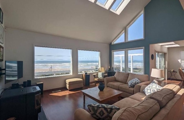 Breathtaking Views Virtually Beach Front - Poseidon's Paradise