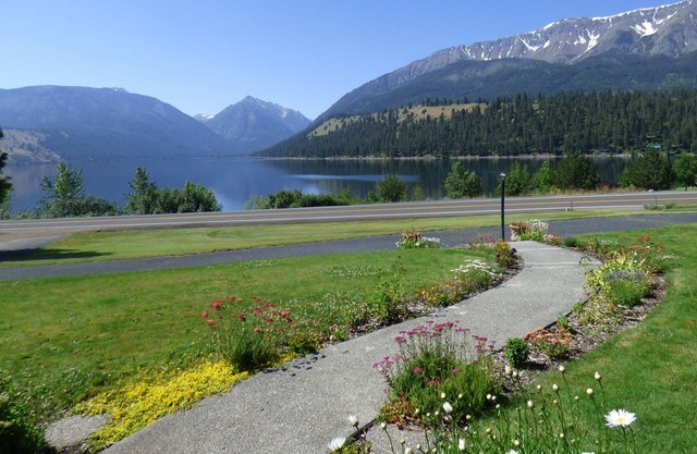 Breathtaking Wallowa Lake Retreat