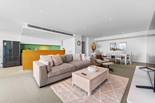 Breathtaking Waterfront Apartment in Mandurah