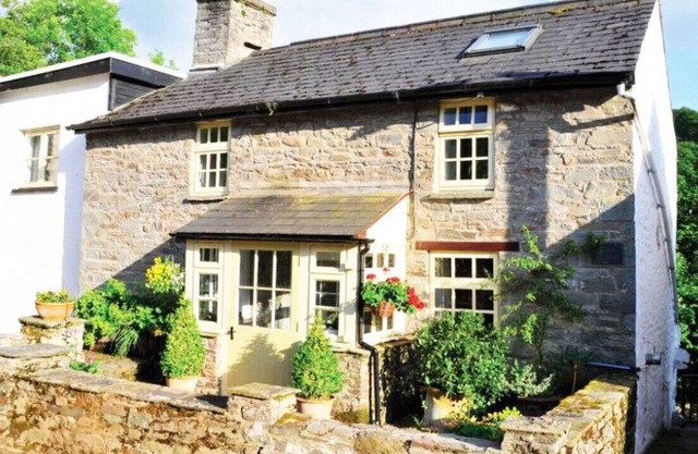 Brecon Mill - Three Bedroom House, Sleeps 4