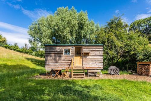 Bredon Hill Shepherds Hut & Hot Tub