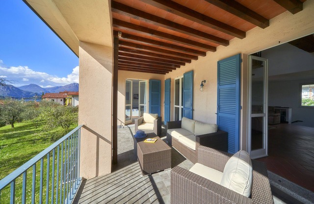 Breezeway Home in Lierna 097043-CNI-00067