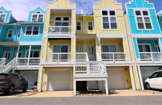 Breezy Tree at Cambridge Cove 2 Bedroom Deluxe Townhome
