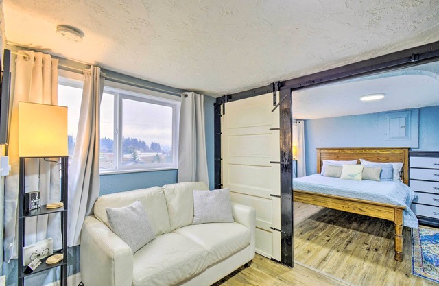 Bremerton Apartment 2 Mi to Boardwalk!