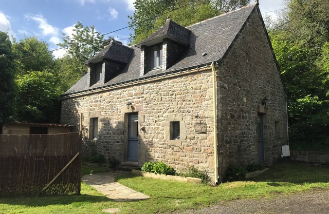 Breton cottage in the countryside, calm & comfort