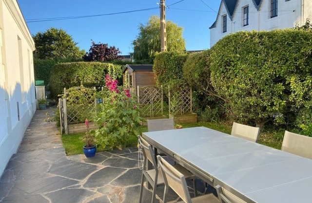 Breton house in the heart of the village, 50 m from the port and beach