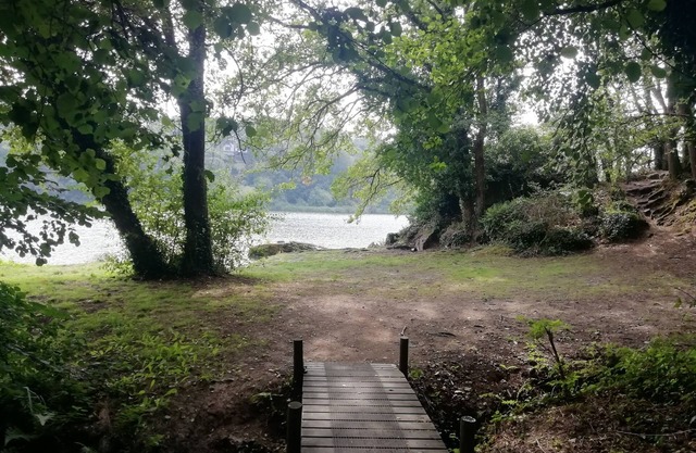 Breton house. Direct access to hiking trails. 19km from the beaches.