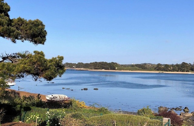 Breton house with BEAUTIFUL SEA VIEW in TREGASTEL