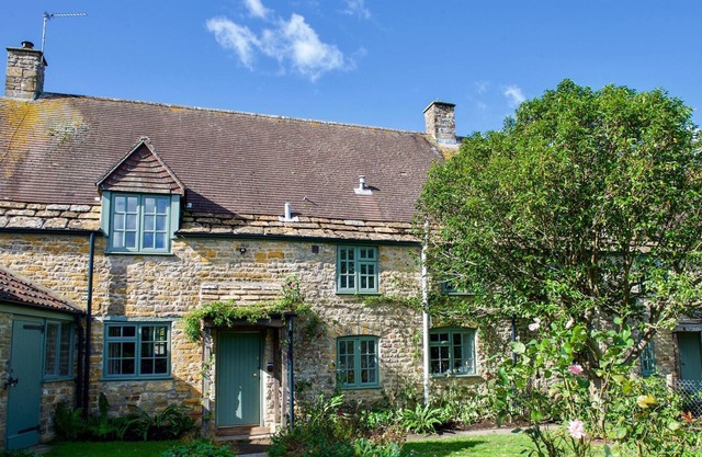 Brew House Cottage is a charming semi-detached former Estate cottage.