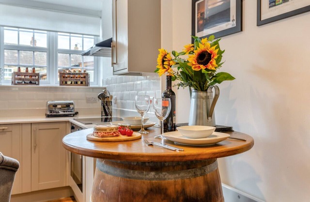 Brewers Den - One Bedroom Apartment, Sleeps 2