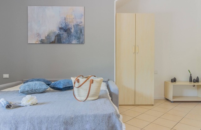 Brezza del Lario Monolocale accesso per disabili by Varenna Holidays