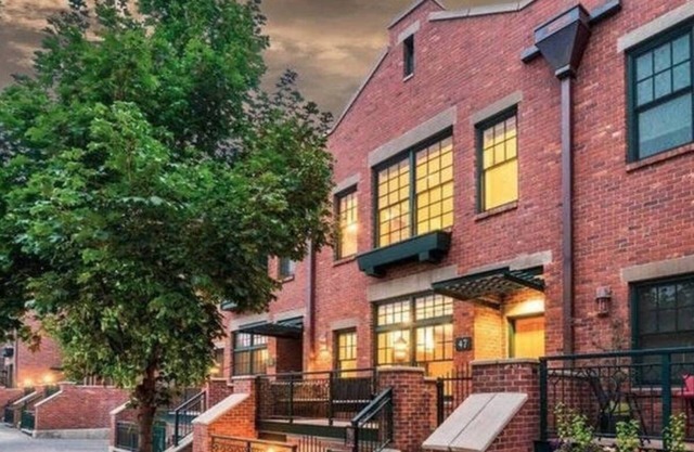 Brick Brownstone Living in the most desired neighborhood in Bend.