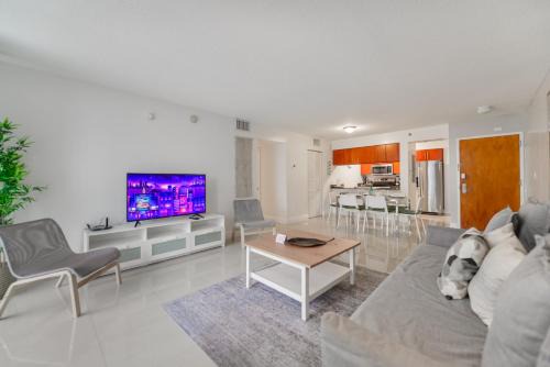 Brickell Getaway wViews