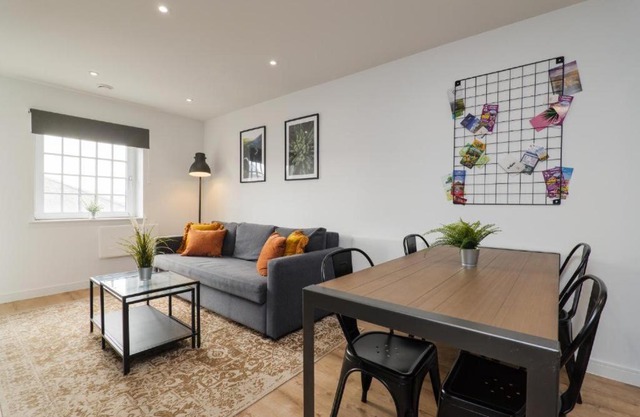 Brickworks Apartment in the City Centre - CF10 5EG
