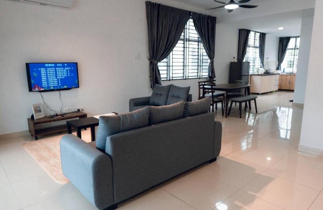 BrickzHomes Desaru Cozy Home/BBQ /WaterPark/Mahjong/Party