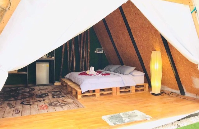 Bridge Hill Cafe Glamping