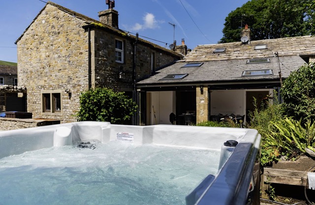Bridge House Hot Tub Retreat - Kettlewell
