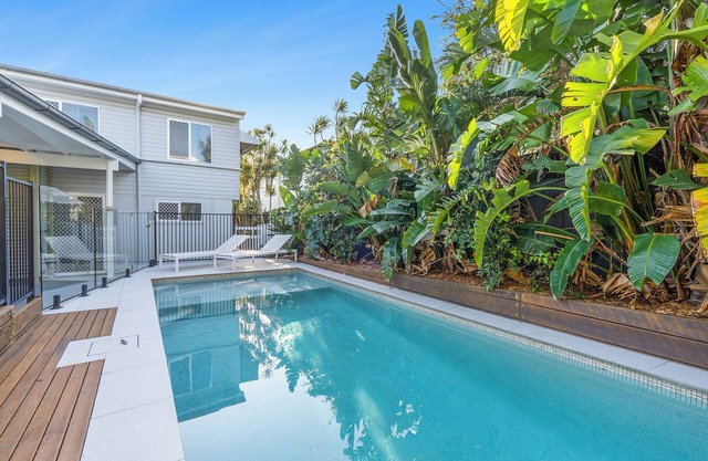 Bridgeport pet-friendly Pool Getaway
