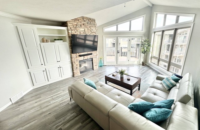 Bridges Bay Penthouse Condo!