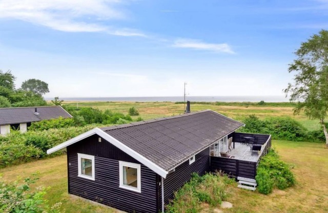 "Bridgette" - 100m from the sea by Interhome