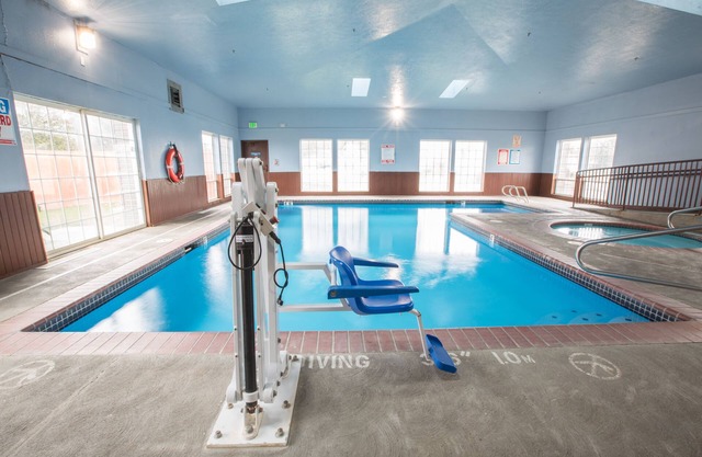 Bridgeway Inn & Suites Portland Airport