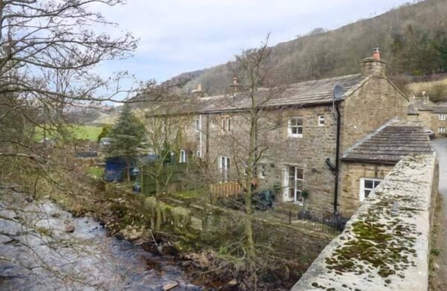 BRIG END, romantic, luxury holiday cottage in Langthwaite