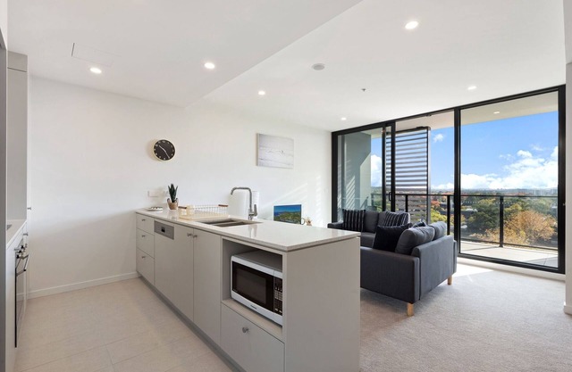 Bright 1-Bed Apartment Near City Centre