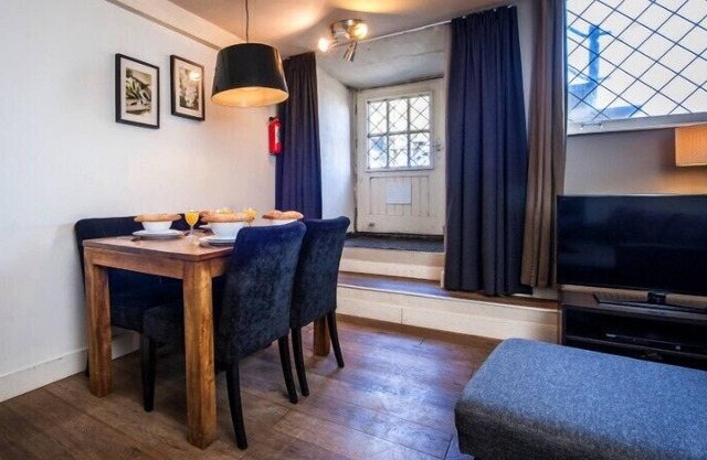 Bright 1-Bedroom Apartment
