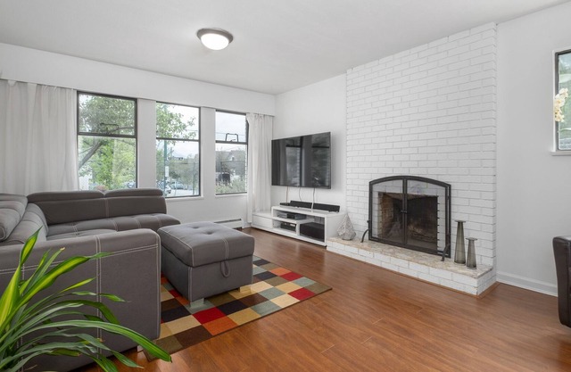 Bright 2 bedroom Commercial Dr area