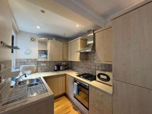 Bright 2 Bedroom Flat in Central London