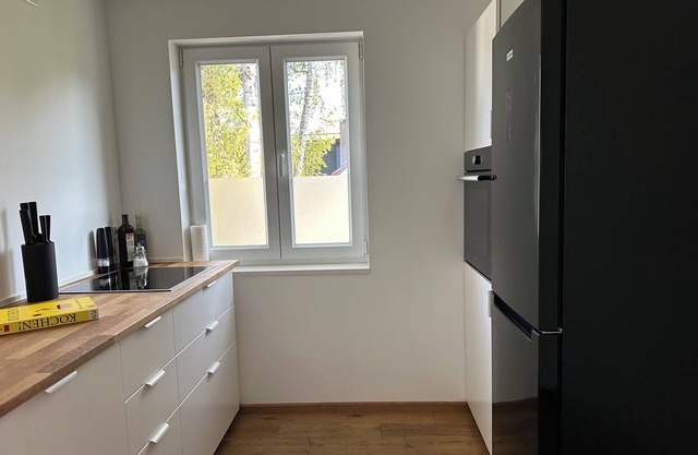 Bright 2-room apartment with large terrace near the trade fair and airport