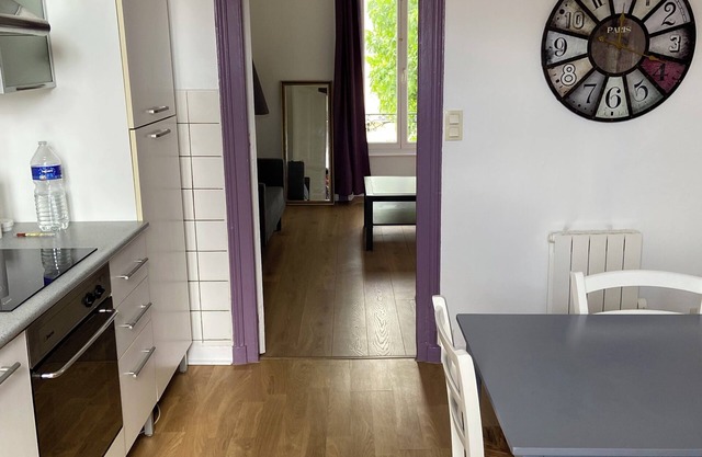 Bright 2-room apartment 10 minutes' walk from port, station and town center