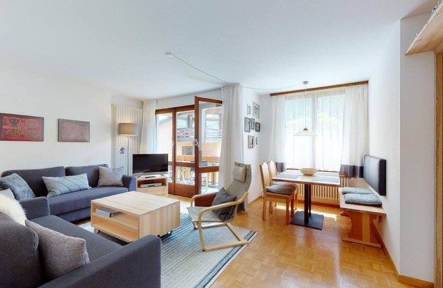Bright 2-room apartment approx 45m on the first floor (second mezzanine), in a q