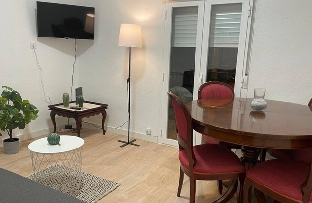 Bright 3-bedroom apartment with balcony and Wifi