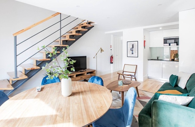 Bright 3BR Flat w/AC in City Center by LovelyStay