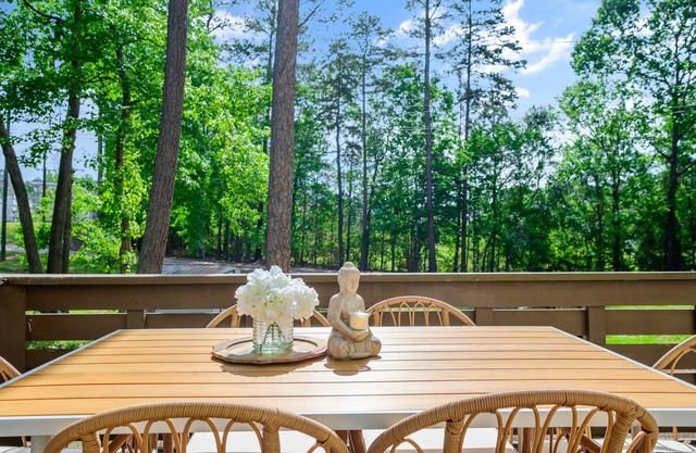 Bright, 5 bedroom, 3 bathroom, Fire Pit, Ping Pong, Games