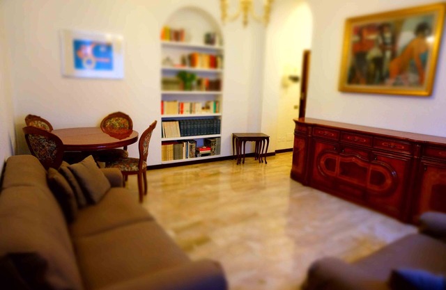 Bright 90 sqm apartment in the central area, a stone's throw from San Babila + WiFi