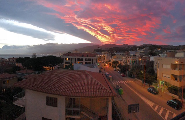 Bright and Airy City and Seaside Home, Steps from all you need!