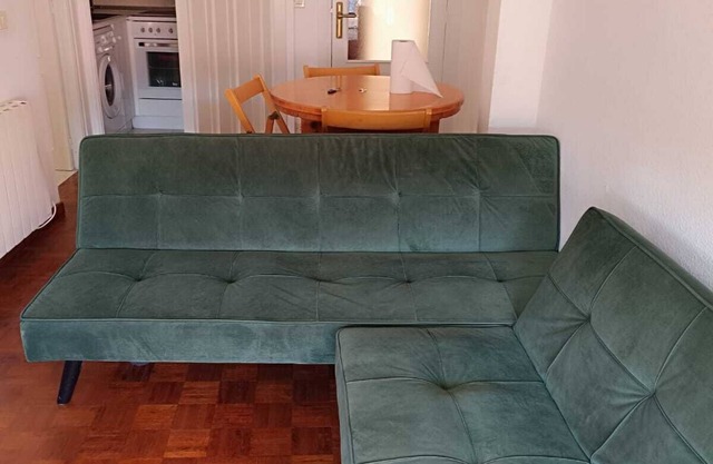Bright and centrally located with views. Wifi and TV. Ski resorts nearby.