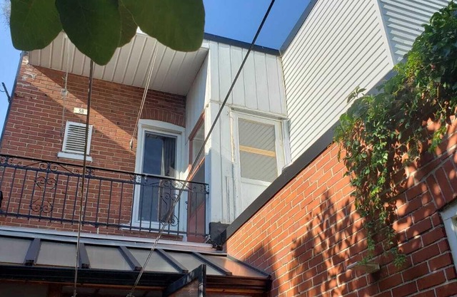 Bright and cozy newly renovated space - 2 bedroom with an extra futon bed