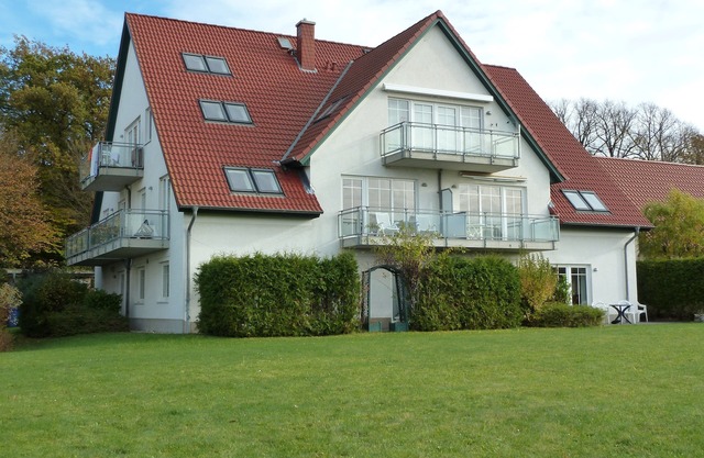 Bright and friendly apartment with comfortable amenities near the beach.