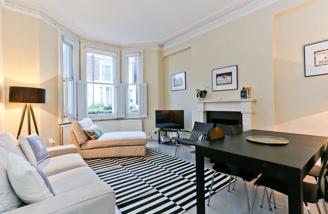 Bright and large two bedrooms flat with garden in central location
