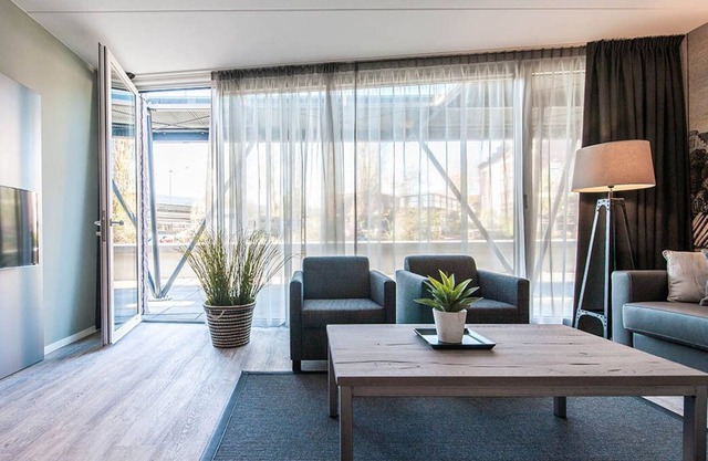 Bright and modern two bedroom apartment with canal view. Free Wi-Fi